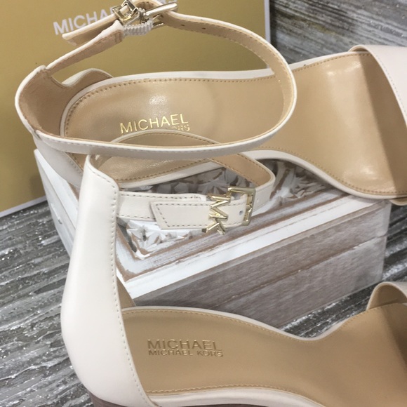 MICHAEL Michael Kors FIONA WEDGE LEATHER LT KREAM - Picture 6 of 8